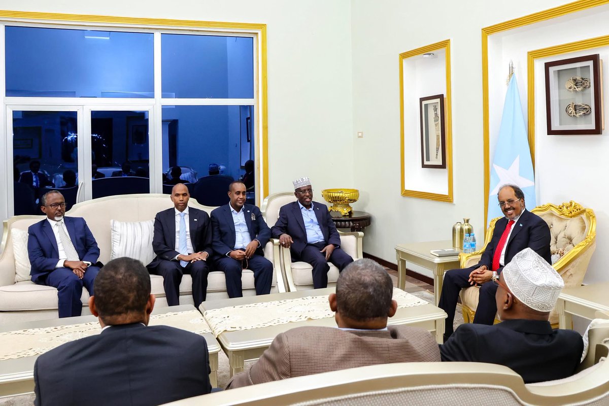 TheVillaSomalia's tweet photo. As part of the ongoing National Dialogue Forum, H.E. @HassanSMohamud convened a meeting at the Villa Somalia Presidential Palace with members of the opposition groups, including former Presidents, Prime Ministers, the former Speaker of Parliament, and other political figures. https://t.co/yaC0m1sGUt