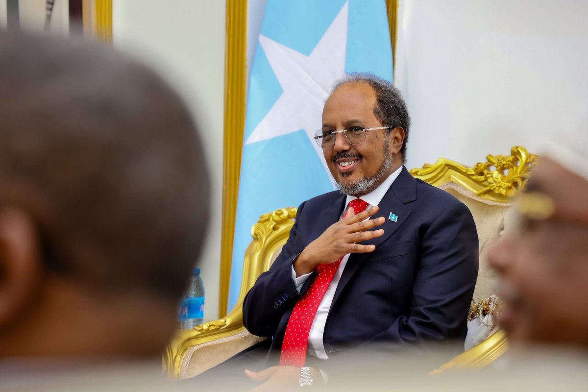 TheVillaSomalia's tweet photo. As part of the ongoing National Dialogue Forum, H.E. @HassanSMohamud convened a meeting at the Villa Somalia Presidential Palace with members of the opposition groups, including former Presidents, Prime Ministers, the former Speaker of Parliament, and other political figures. https://t.co/yaC0m1sGUt