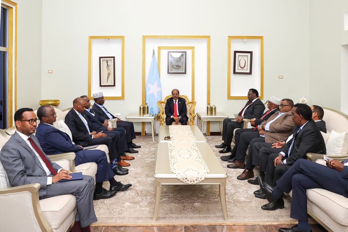 As part of the ongoing National Dialogue Forum, H.E. <a href="/HassanSMohamud/">Hassan Sheikh Mohamud</a> convened a meeting at the Villa Somalia Presidential Palace with members of the opposition groups, including former Presidents, Prime Ministers, the former Speaker of Parliament, and other political figures.