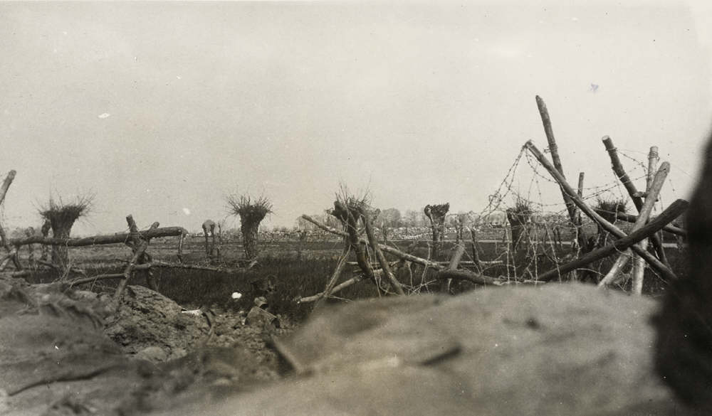 People's Collection Wales (@pplscollection) on Twitter photo A view 'over the top' for the soldiers of the 2nd Monmouthshire Regiment in the trenches at Le Bizet, April 1915.
bit.ly/LeBizet2nd
๐ท <a href="/RW_Museum/">The Royal Welsh Museum</a> / Byrde Evelyn A view 'over the top' for the soldiers of the 2nd Monmouthshire Regiment in the trenches at Le Bizet, April 1915.
bit.ly/LeBizet2nd
๐ท <a href="/RW_Museum/">The Royal Welsh Museum</a> / Byrde Evelyn