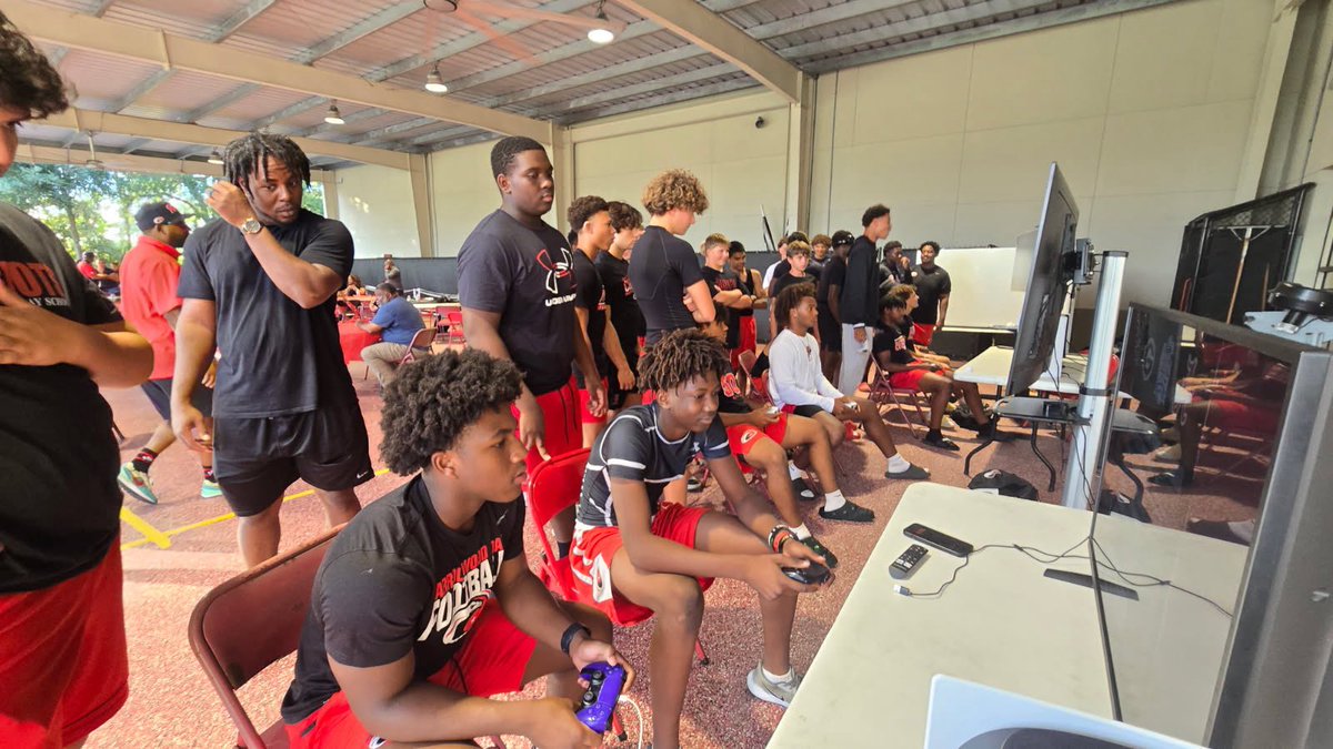 Myles Lloyd McDonald C/O 27✞ (@813_mcdonald) on Twitter photo Had a great time with my team at the 1st team ncaa tournament. Had lots of fun and had great team building! <a href="/MarshallMcDuf14/">Marshall McDuffie</a> <a href="/Coach_B5/">Tez Brinson</a> <a href="/CDS_Athletics/">CDS Athletics</a> <a href="/RTR__DJ/">DJ Williams</a> <a href="/kameron_9ine/">Kameron Battle</a> <a href="/ZylenLittle/">Zylen Little</a> <a href="/allenj2010/">James Allen</a> <a href="/Dvandyke3jr/">DeMarcus Van Dyke Jr</a> <a href="/NoahGigger/">Noah Gigger</a> <a href="/TheQBHouse/">The Quarterback House 🎯</a> Had a great time with my team at the 1st team ncaa tournament. Had lots of fun and had great team building! <a href="/MarshallMcDuf14/">Marshall McDuffie</a> <a href="/Coach_B5/">Tez Brinson</a> <a href="/CDS_Athletics/">CDS Athletics</a> <a href="/RTR__DJ/">DJ Williams</a> <a href="/kameron_9ine/">Kameron Battle</a> <a href="/ZylenLittle/">Zylen Little</a> <a href="/allenj2010/">James Allen</a> <a href="/Dvandyke3jr/">DeMarcus Van Dyke Jr</a> <a href="/NoahGigger/">Noah Gigger</a> <a href="/TheQBHouse/">The Quarterback House 🎯</a>