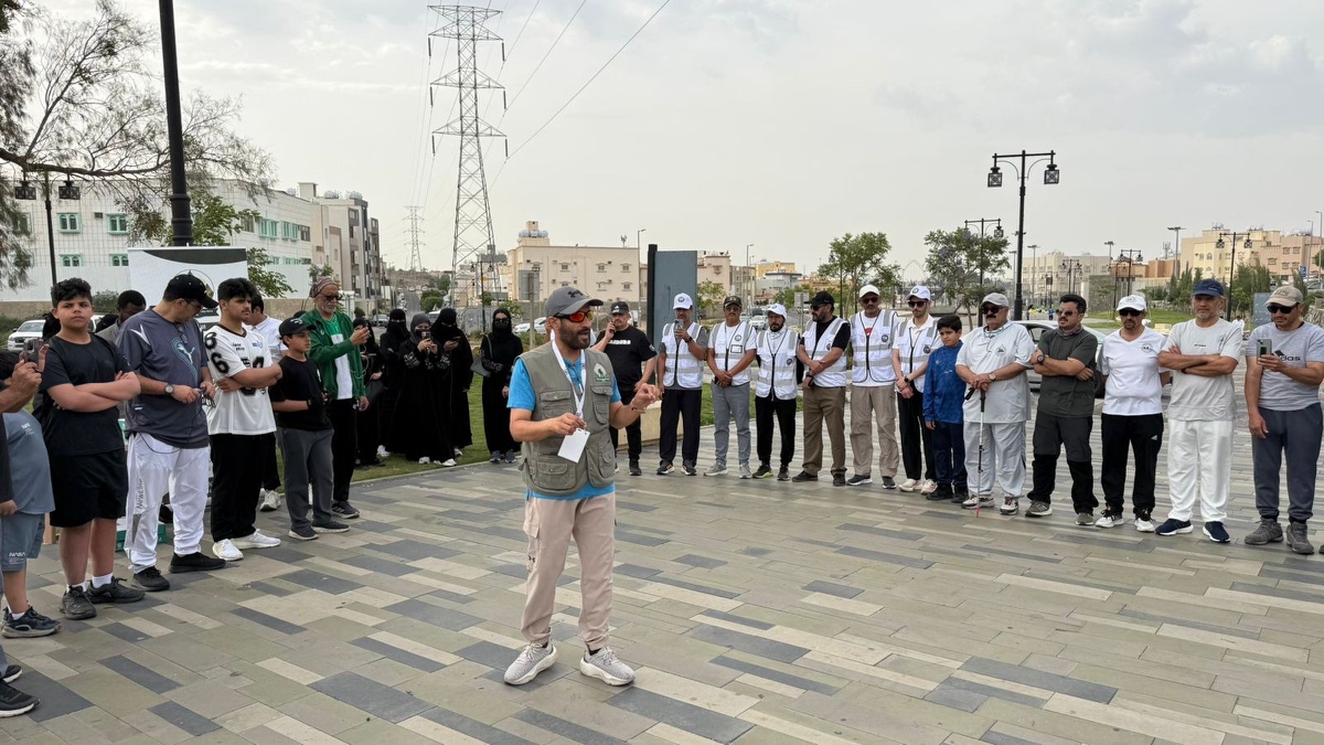 🏃🏻‍♂️ | بإشراف فرع الوزارة بمنطقة عسير.. جمعية رياضة المشاة وتسلق الجبال تقيم برنامج "هيا نمشي"، بهدف الحث على زيادة عدد ممارسي الرياضة بالمجتمع، وذلك بممشى حي الموظفين بمدينة أبها.
