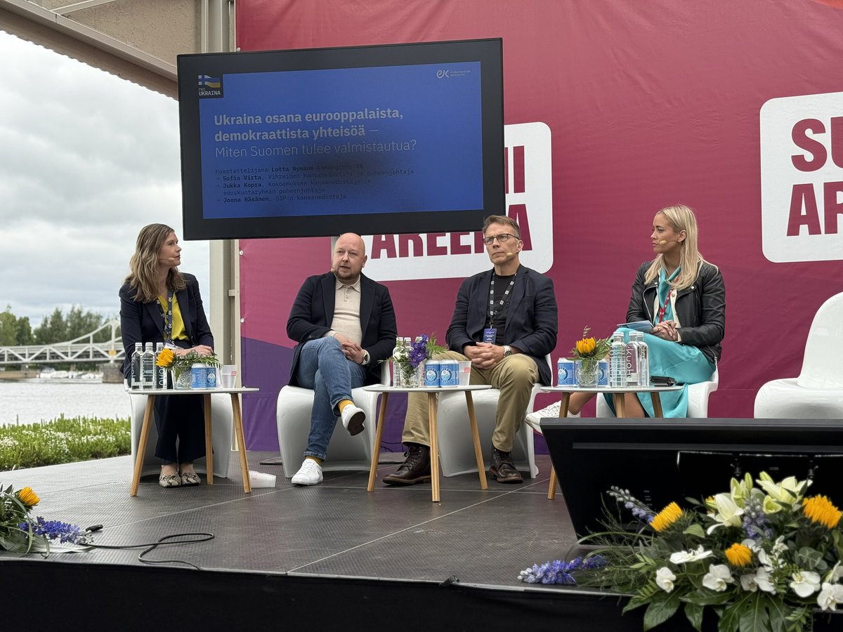 Ukraina osana eurooppalaista, demokraattista yhteisöä – miten Suomen tulee valmistautua? Keskustelemassa kansanedustajat <a href="/JoonaRasanen/">Joona Räsänen</a>, <a href="/jukka_kopra/">Jukka Kopra</a> ja <a href="/VirtaSofia/">Sofia Virta</a>. Haastattelijana EK:n <a href="/LottaNL/">Lotta Nymann-Lindegren</a>.

Suora lähetys: mtv.fi/video/eacb0d50… #SuomiAreena