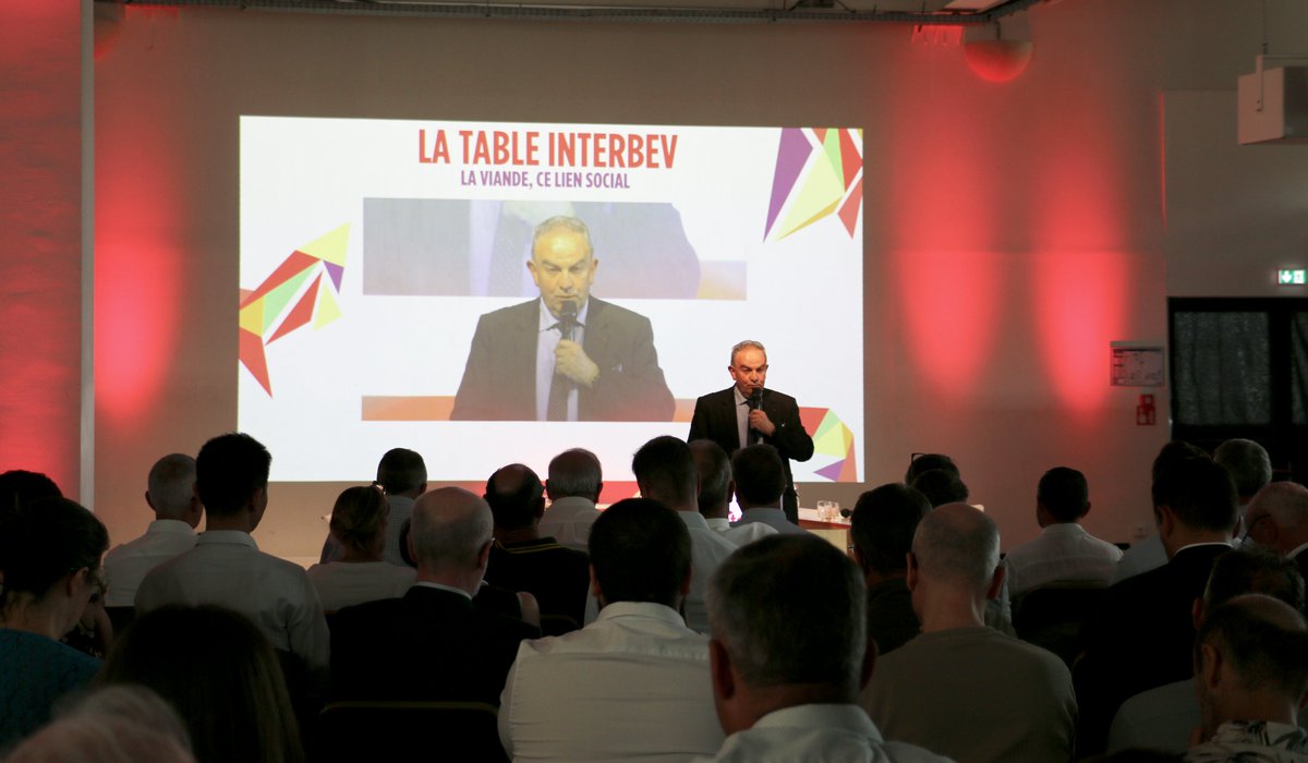 Interbev (@interbev_fr) on Twitter photo <a href="/jfguihard/">Jean-François Guihard</a> <a href="/Agri_Gouv/">Ministère Agriculture et Souveraineté alimentaire</a> 🟤 En clôture de la convention, Jean-François Guihard appelle à “reconnaître pleinement les atouts du modèle d’élevage français” et à mettre fin aux incohérences politiques qui fragilisent sa pérennité et la souveraineté alimentaire française.
“Affaiblir les aides couplées, <a href="/jfguihard/">Jean-François Guihard</a> <a href="/Agri_Gouv/">Ministère Agriculture et Souveraineté alimentaire</a> 🟤 En clôture de la convention, Jean-François Guihard appelle à “reconnaître pleinement les atouts du modèle d’élevage français” et à mettre fin aux incohérences politiques qui fragilisent sa pérennité et la souveraineté alimentaire française.
“Affaiblir les aides couplées,
