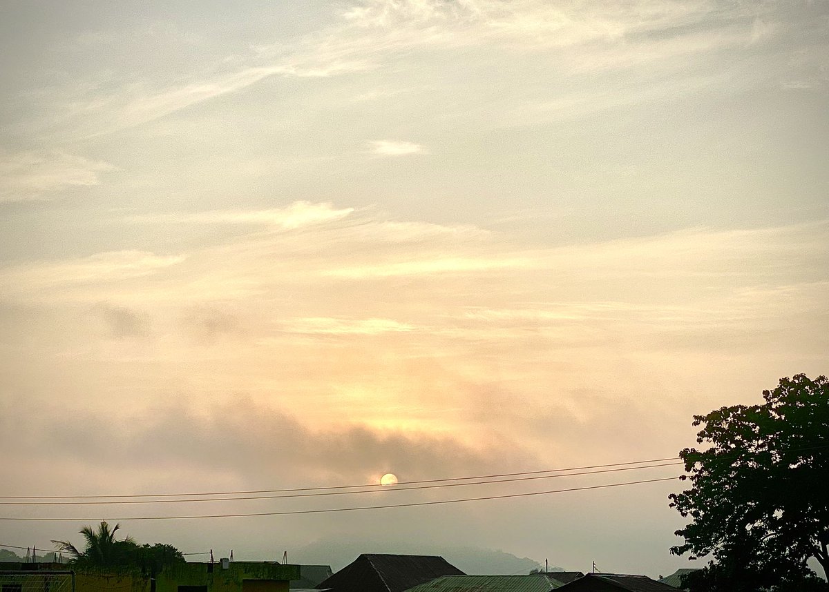 bellakollection's tweet photo. The view of the Sunrise is so heavenly ❤️‍🔥❤️‍🔥❤️‍🔥❤️‍🔥
Thank God for life 🍀💚🍀💚
Behold this beauty 💞💞💞
#IranVsIsrael 
#naturephoto 
#NatureTherapy 
#NaturePhotographer https://t.co/oOqx6byES8