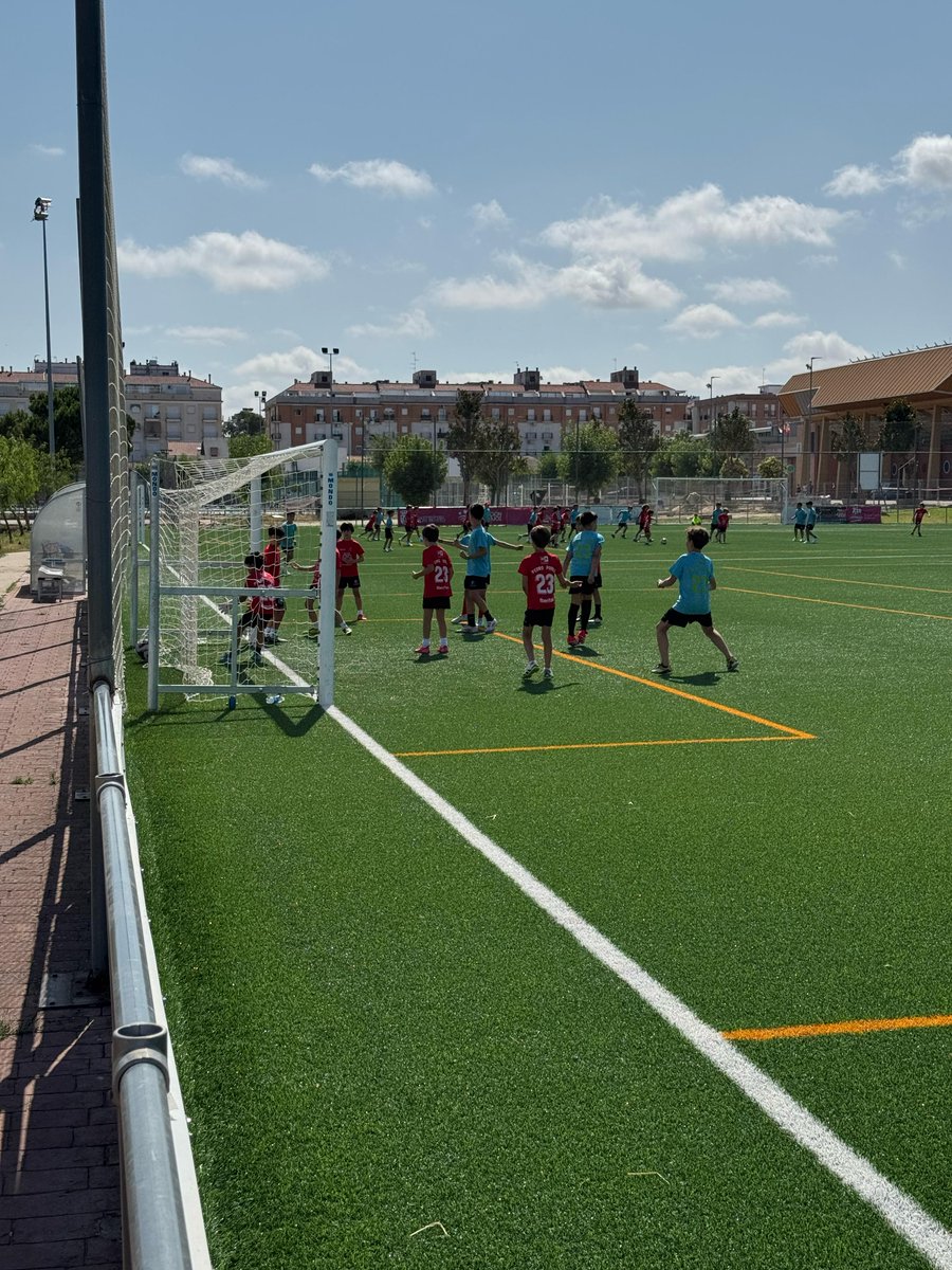 ¡Ya vamos por el tercer día y la ilusión no para! 🙌

🔥 El ritmo no baja  y la energía sigue a tope.

🤩  ¡El campus se vive cada minuto!