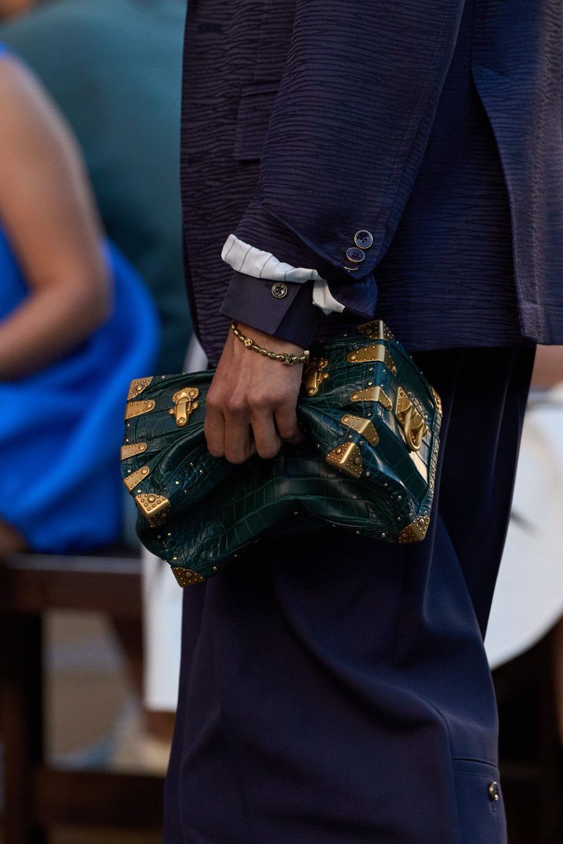 itgirlbackup's tweet photo. Bags at Louis Vuitton Menswear ss26 https://t.co/Glswhu5KTb