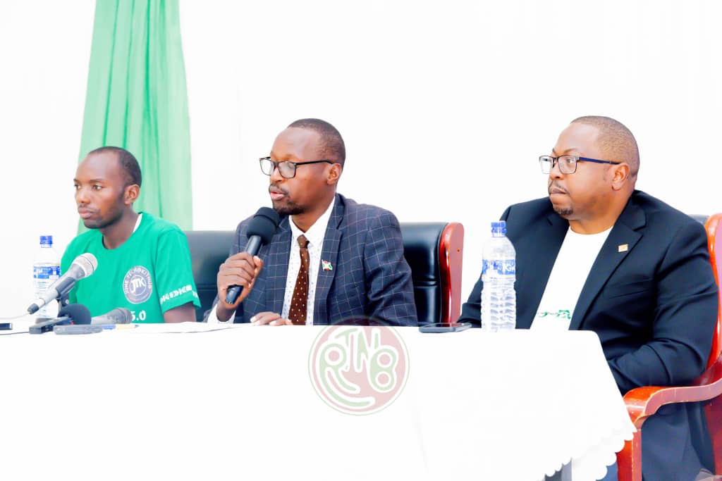 ODDNewsBurundi's tweet image. 🖥️ La jeunesse est la clé de l&apos;avenir, et le #numérique en est un levier incontournable. 

🖱️🎯 Sous le thème &quot;Les technologies émergentes : Accélérateur du  développement durable et de l&apos;inclusion au #Burundi&quot;, l&apos;association #KITHub organise la 5e édition du festival #JUNE_TECH.…