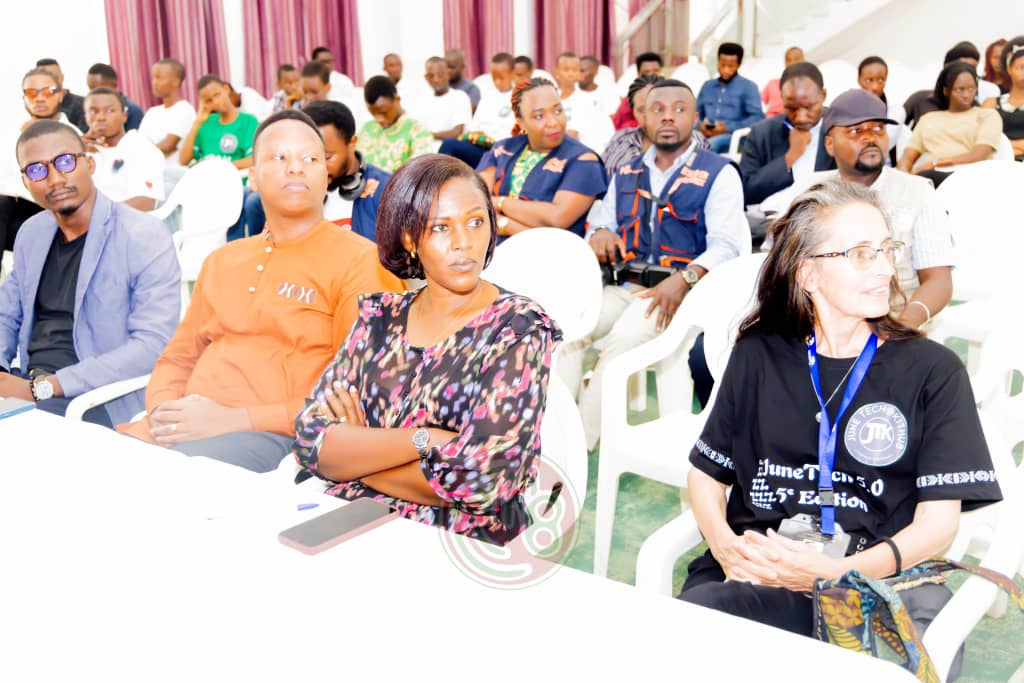 ODDNewsBurundi's tweet image. 🖥️ La jeunesse est la clé de l&apos;avenir, et le #numérique en est un levier incontournable. 

🖱️🎯 Sous le thème &quot;Les technologies émergentes : Accélérateur du  développement durable et de l&apos;inclusion au #Burundi&quot;, l&apos;association #KITHub organise la 5e édition du festival #JUNE_TECH.…