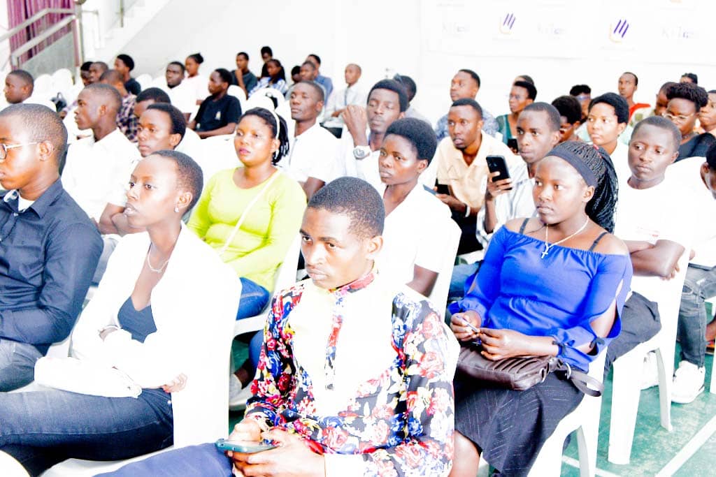 ODDNewsBurundi's tweet image. 🖥️ La jeunesse est la clé de l&apos;avenir, et le #numérique en est un levier incontournable. 

🖱️🎯 Sous le thème &quot;Les technologies émergentes : Accélérateur du  développement durable et de l&apos;inclusion au #Burundi&quot;, l&apos;association #KITHub organise la 5e édition du festival #JUNE_TECH.…