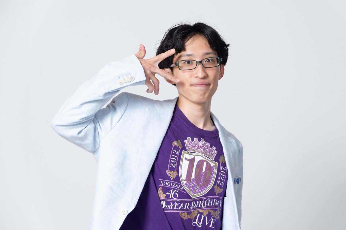 Domingo75323754's tweet photo. なんぴぃの新しい宣材写真と現在のベベ
(なんでWELのTシャツ着てんだよw) https://t.co/3hnSYsxQM5