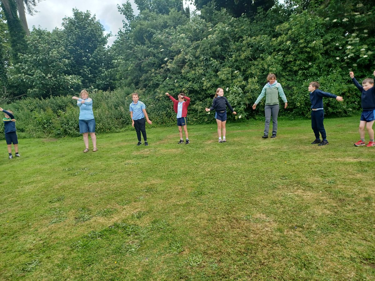 TipperarySports's tweet image. The 3rd &amp;amp; 4th class students from Lisvernane National School have completed the Slí Nádúr programme. 🌳 🌷🌼

#BeActiveTipperary #OutdoorLearning #learningthroughnature