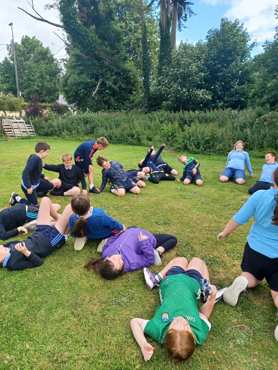 TipperarySports's tweet image. The 3rd &amp;amp; 4th class students from Lisvernane National School have completed the Slí Nádúr programme. 🌳 🌷🌼

#BeActiveTipperary #OutdoorLearning #learningthroughnature