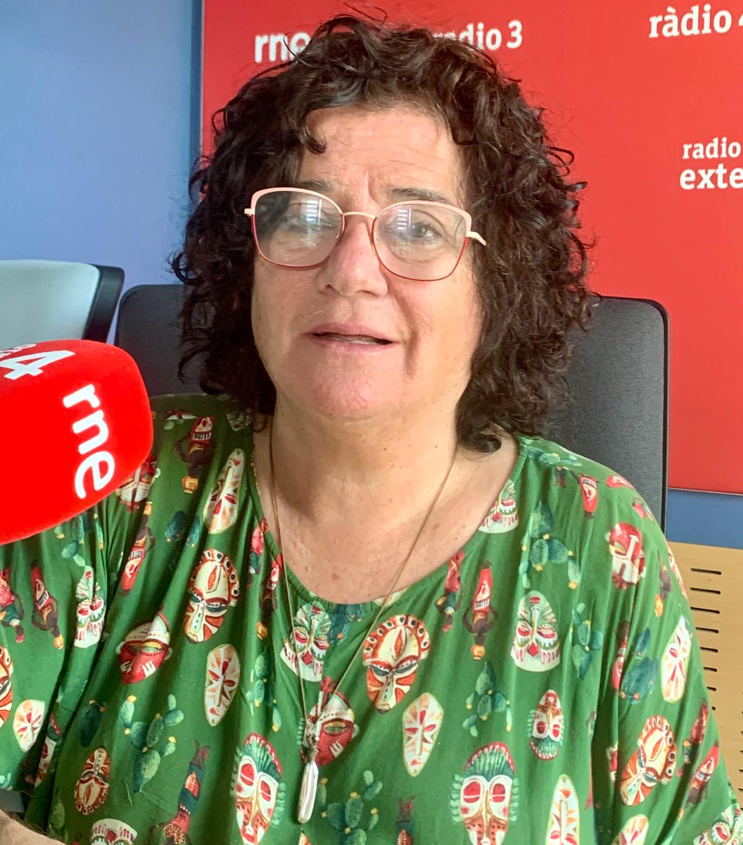 Metròpoli Ràdio 4 (@metropoliradio4) on Twitter photo 🎭 Del 25 de juny a l'11 de juliol el <a href="/teatrepoliorama/">Teatre Poliorama</a> acull el cicle solidari 'AMUNT EL TELÓ DEL POLIORAMA PER VALÈNCIA' amb la visita de tres destacades companyies valencianes❗️
🗣️ Anna Rosa Cisquella
🔊 Recupera l'#𝔼ℕ𝕋ℝ𝔼𝕍𝕀𝕊𝕋𝔸
🔗 (min.32')👉rtve.es/a/16626803/ 🎭 Del 25 de juny a l'11 de juliol el <a href="/teatrepoliorama/">Teatre Poliorama</a> acull el cicle solidari 'AMUNT EL TELÓ DEL POLIORAMA PER VALÈNCIA' amb la visita de tres destacades companyies valencianes❗️
🗣️ Anna Rosa Cisquella
🔊 Recupera l'#𝔼ℕ𝕋ℝ𝔼𝕍𝕀𝕊𝕋𝔸
🔗 (min.32')👉rtve.es/a/16626803/