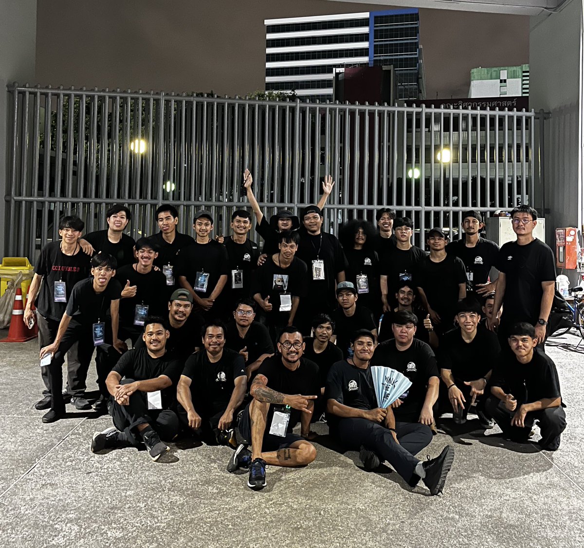Bkklocalcrew's tweet photo. 1 Crew Chief 
28 Stagehands 
#Southerncrewthailand #Stagehands #backstage #thailand https://t.co/UctqThyNGD