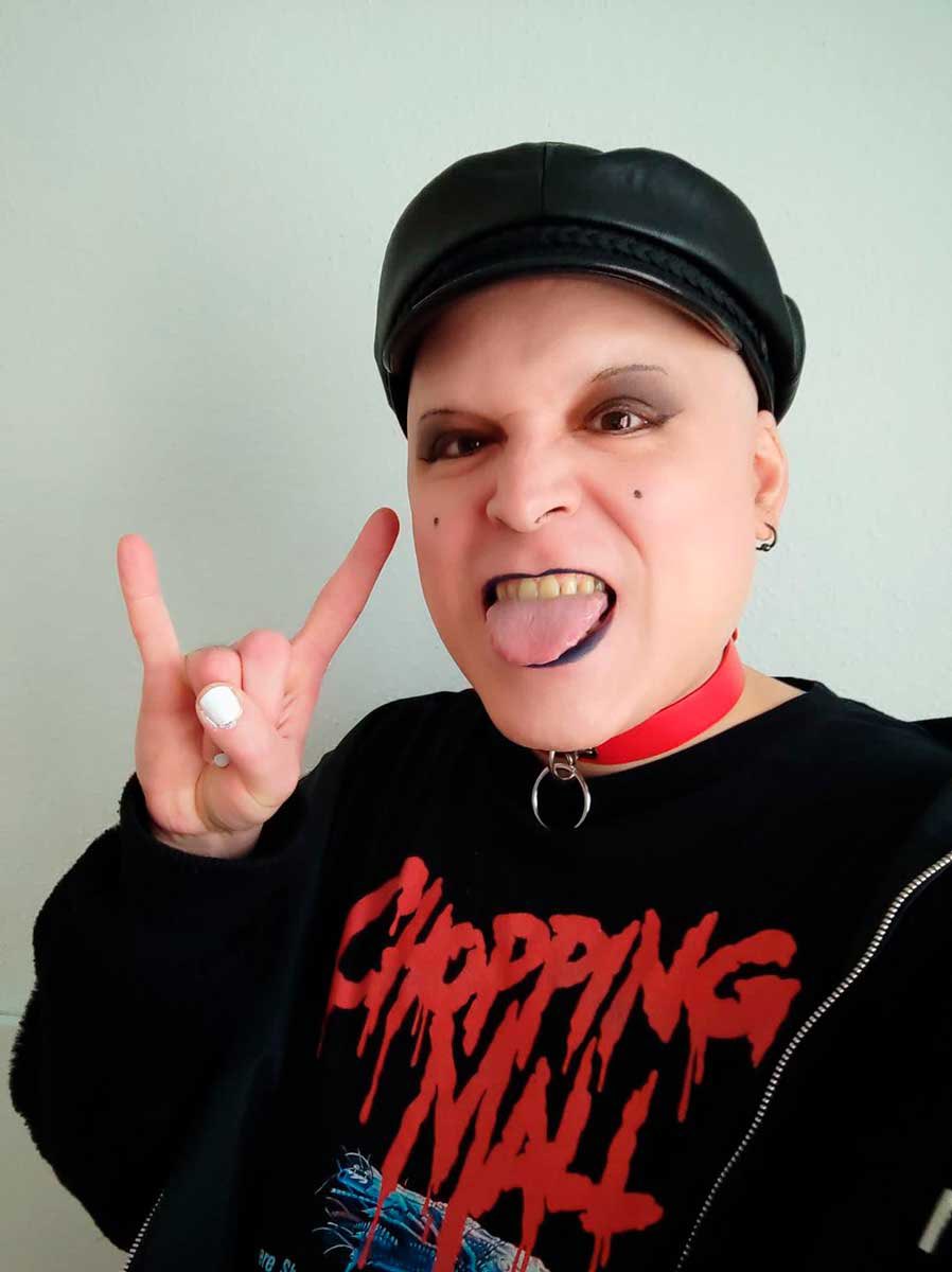 Lin Carbajales nos maravilló el año pasado con su novela El ser, y nos encanta que este año se haya hecho con el II Premio Lestat de Lioncourt de la editorial Dimensiones Ocultas con su novela Inhumano, de la que nos hablará en el #celsius2025