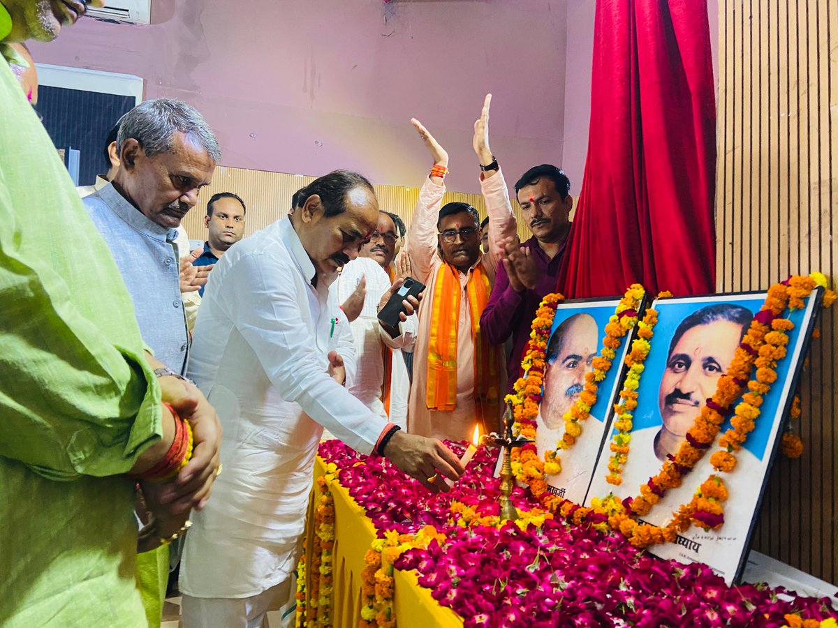 daraschauhan354's tweet photo. 📍 भारतीय लोकतंत्र के काले अध्याय की 50वीं बरसी
25 जून, 1975 को देश पर थोपा गया आपातकाल न केवल लोकतांत्रिक मूल्यों का दमन था, बल्कि यह भारत के संविधान और नागरिक अधिकारों पर कुठाराघात भी था।
आज अपने प्रभार जनपद गोण्डा के टाउन हॉल में आयोजित गोष्ठी एवं प्रदर्शनी...(1) https://t.co/OvOKCvdBtO
