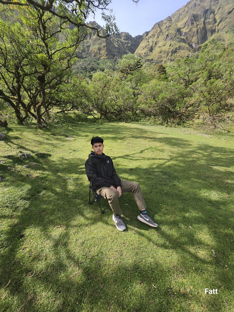 ianVster's tweet photo. Plis jng perang dulu,masih banyak wishlist gunung 😭

#Makassar
#lembah 
#gunung https://t.co/hfbZfTBPe1