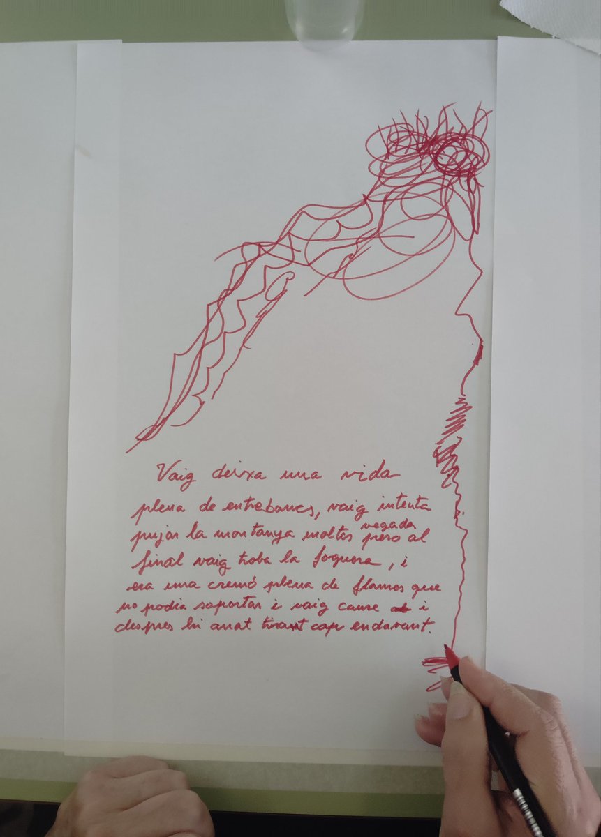 Neus_Mota's tweet photo. Avui al Taller hem fet de bruixes amb Art Fluid. Deixem enrere tot allò que no volem. Que es taqui, que es cobreixi de pintura, i amb el foc es transforma! Juntes és més fàcil🔥#SiArt #ArtSocial https://t.co/wX5LmaXCAx