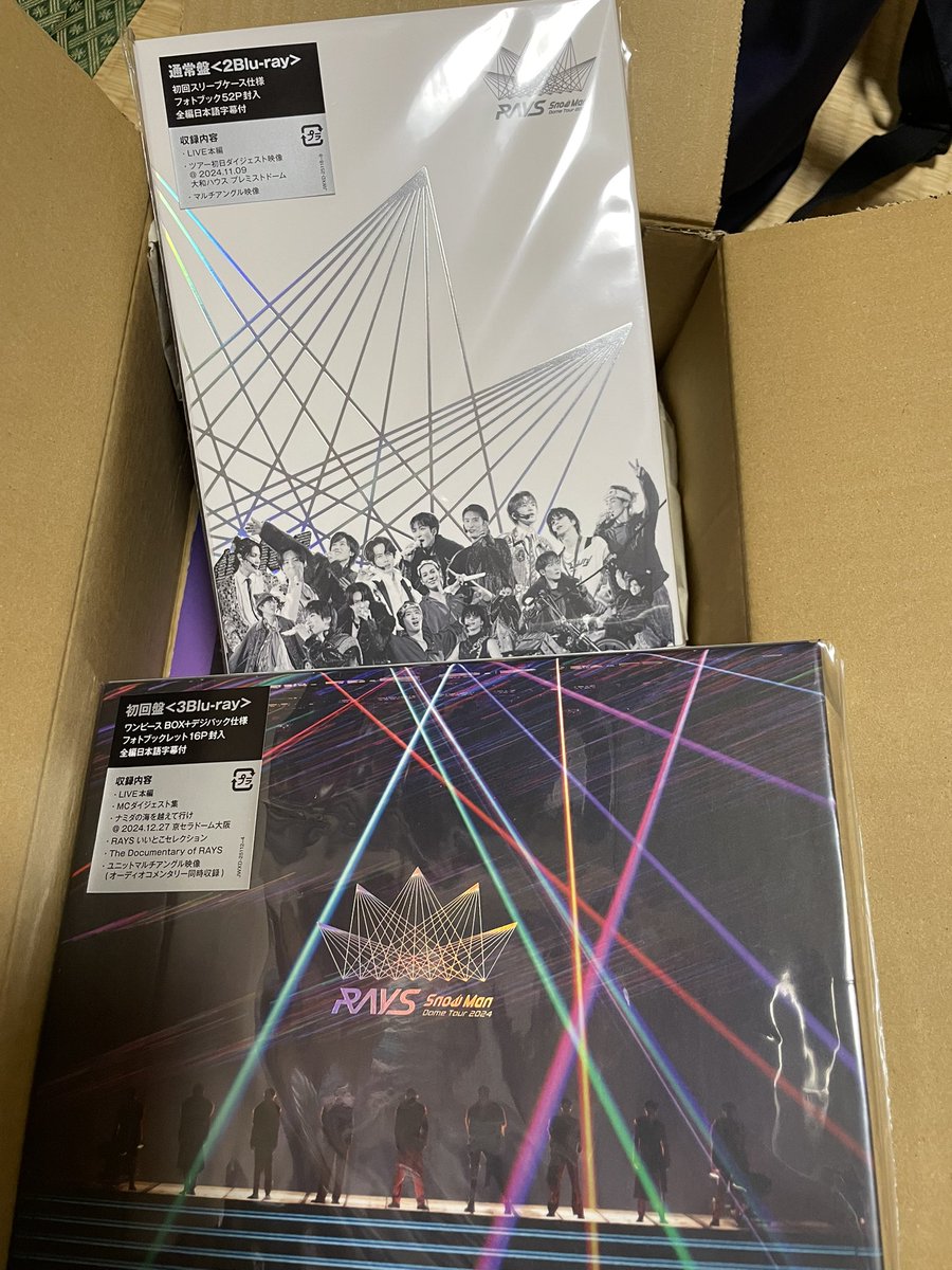 一昨日発送のお知らせ、佐川さんからも昨日届けに行きますよメールが来ていたのだけど、昨日はどうしても配達時間内に帰宅できず。
今日マッハで帰宅して受け取れた〜！

初日に参加して「はよ円盤欲しい！」とめっちゃ気の早い事言ってたので、ようやく。
夕飯食べながら観ちゃうぞ♡