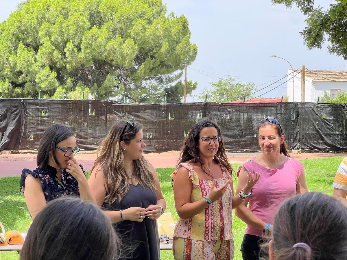 🏆 <a href="/anagonzalez710/">Ana González</a> ha destacado el talento y la proactividad de los jóvenes jienenses.

La responsable del <a href="/IAJuventud/">Instituto Andaluz de la Juventud</a> ha asistido a la entrega de premios y diplomas de los diferentes concursos realizados en el IES Martín Halaja de La Carolina.