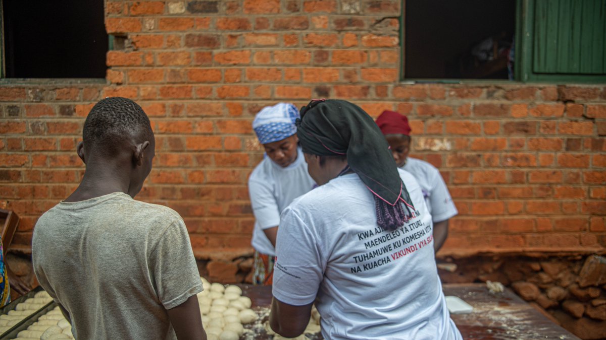 ffcrdc's tweet image. 📍 Nyakunde, Ituri Province
In a region marked by conflict, women are forging a new path to economic independence.
Thanks to IFA's Zivik program, the PAMA organization, with funding from the Fund for Congolese women , supports women and youth in Nyakunde through pastry-making…
