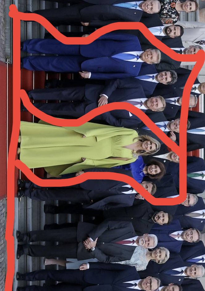 Mycupsofcoffee's tweet image. President Trump of the US and queen Maxima of the Netherlands gave a big support to Ukraine on the NATO summit in The Haque, by depicting the Ukrainian flag 🇺🇦