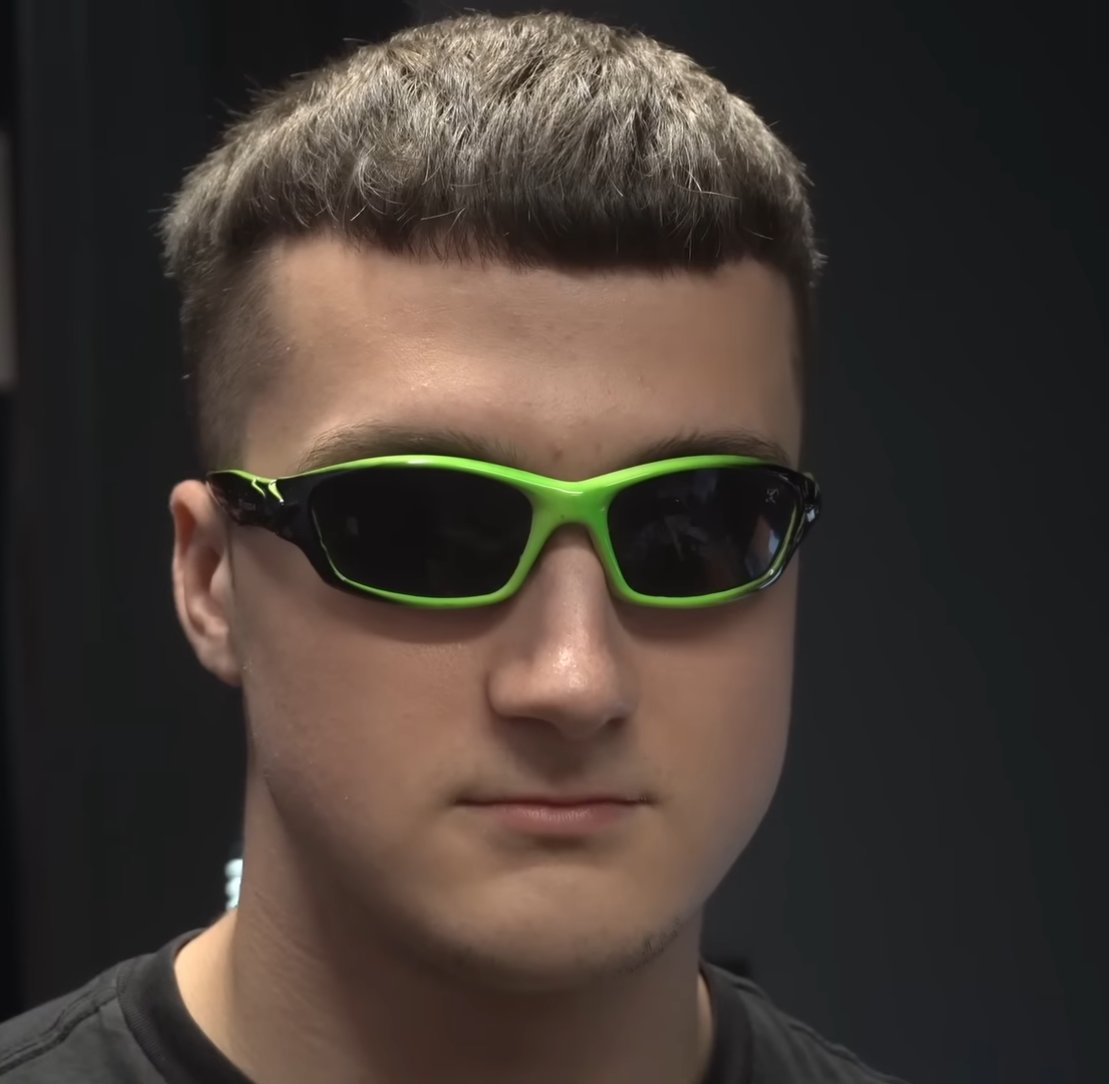 Dneska mam 23 rokov, tak som sa rozhodol oznámit, že stále hľadám angažmá a neplánujem prestať 🫡🫡
Koniec hlásenia  ✌️