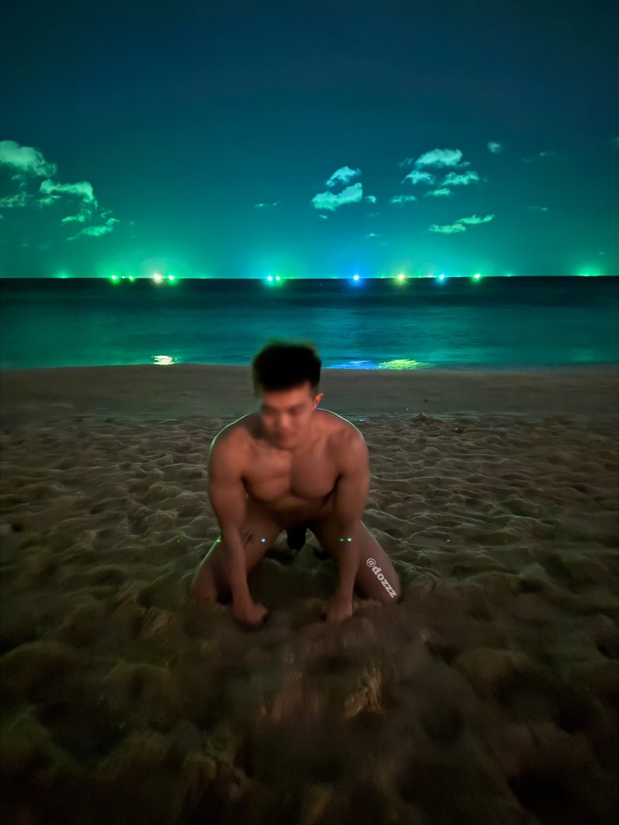 真的好想去海边呀呀呀
享受阳光晒在身上暖烘烘炽烈烈的感觉
赤裸的泡在海水里 躺在沙滩上
撸铁看书发呆睡觉惬意
然后拍些好看的照片🥰🥰
这种假期就是对我来说最完美的行程～