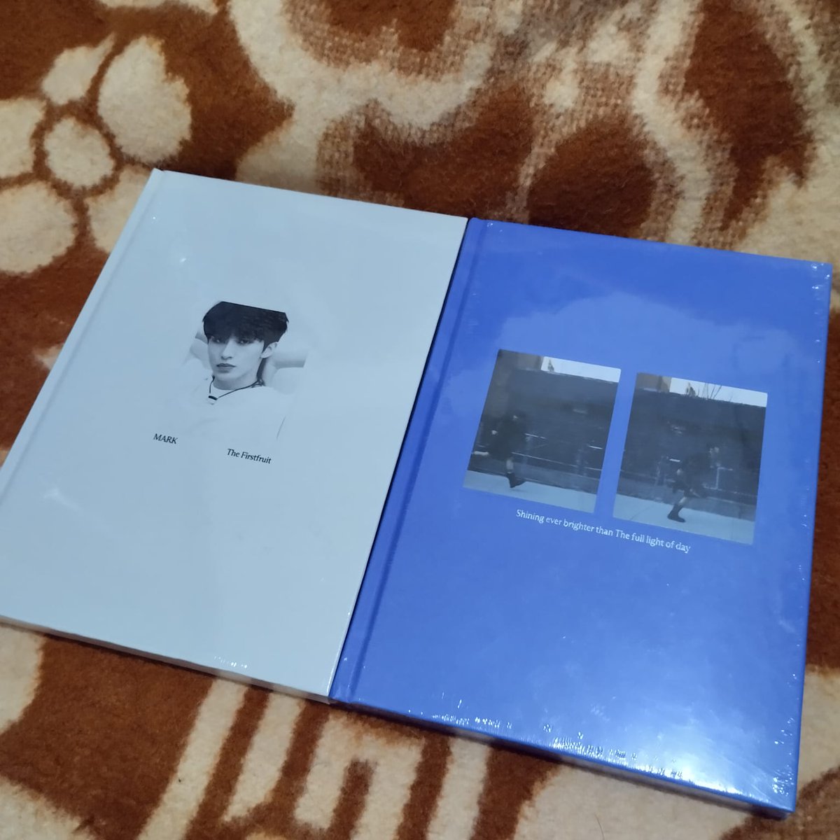 jefffreryyy's tweet photo. guyss aku adaa stock lagi nih mark pb

wts want to sell 1st album mark the firstfruit photobook version sealed
• stranger ver 130k

rd ina siap kirim, dom jakarta https://t.co/EolKQLCm7s