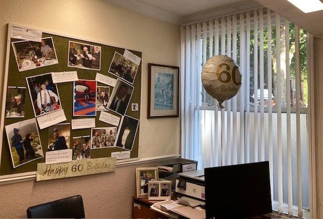 Fraser_wood's tweet photo. Some had a "BIG" birthday celebration this week! 🎂🎉🎊
Happy Birthday Andrew from everyone at Fraser Wood
#EstateAgent #Walsall #LocalExpert https://t.co/41XmwDzv5i