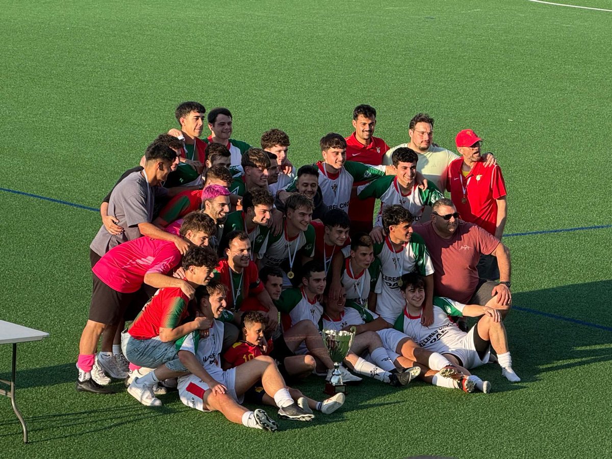 Amio_SD's tweet photo. 🏆 Campións da Copa Cidade de Santiago! 

CD Belvís 0 - 2 Amio

Os nosos modestos acadan o título de campións da Copa de Santiago nunha gran segunda metade.

🙌🏻 Parabéns a todo o equipo pola gran tempada!! 

#ForzaAmio ❤️💚 https://t.co/yGPbPUDp73