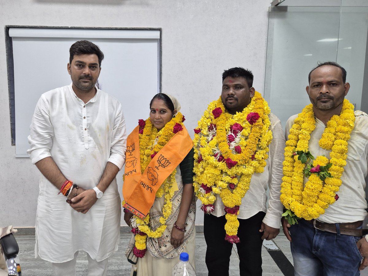 bjpneelrao's tweet image. 🙏🏻ભચરવાડા ગામ માટે ગૌરવની ક્ષણ! શ્રીમતી રેણુકાબેન પ્રતાપભાઈ વસાવાને સરપંચ તરીકે મળેલી જીત માટે હૃદયપૂર્વક અભિનંદન. તમારી આગેવાનીમાં ગામના વિકાસ અને કલ્યાણ માટે શુભકામનાઓ. 💐

#Bhacharvada #Sarpanch #GramPanchayat #NariShakti #Congratulations #NarmadaDistrict #NarmadaJilla…