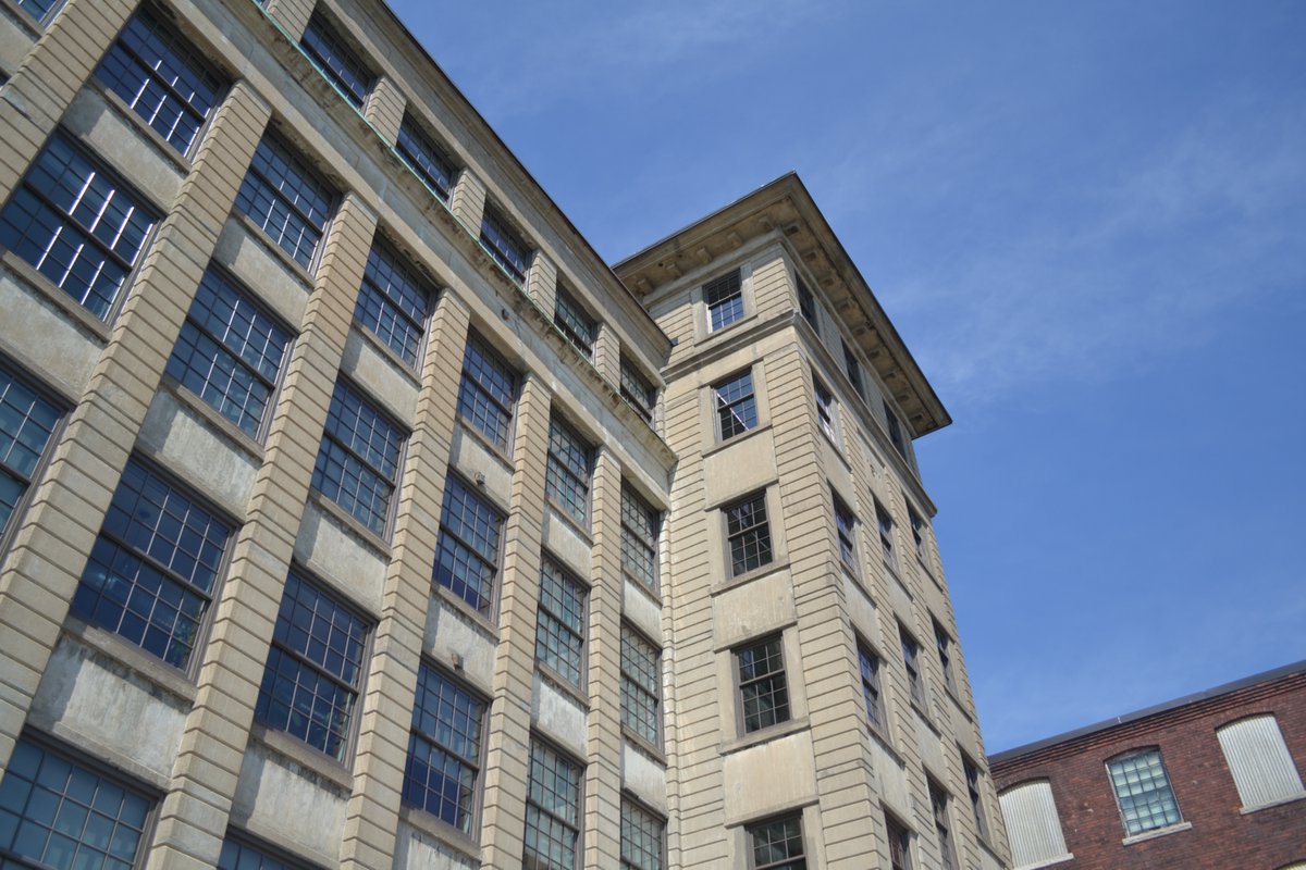 TownofTonawanda's tweet image. Town Supervisor @joeemmingerr took part in Tuesday&apos;s ribbon cutting for the Wood &amp;amp; Brooks The Lofts on Kenmore Ave. Developed by the Wopperer Family, the historic Piano Key Factory features 55 apartments and a co-working space for contractors.