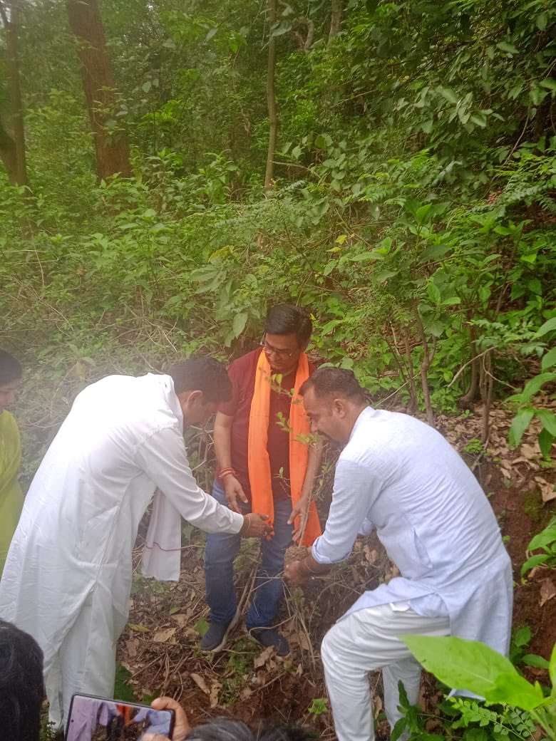 कांग्रेस द्वारा लगाए गए आपातकाल के काले अध्याय "काला दिवस" के 50 वर्ष पूर्ण होने पर भारतीय जनता पार्टी संगठनात्मक जिला नूरपुर में आज एक जिला स्तरीय संगोष्ठी में शिरकत की। 

संगोष्ठी में लोकतंत्र की रक्षा हेतु भाजपा की ऐतिहासिक भूमिका पर विस्तृत चर्चा हुई।

 #EmergencyIndia1975