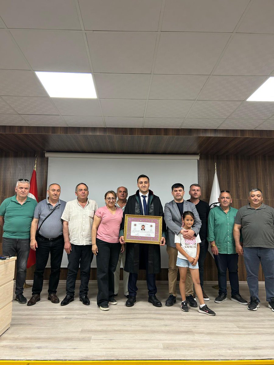 İYİ Parti Düzce Teşkilatları olarak 

Partimizim güzide üyesi, değerli çalışma arkadaşımız Sayın Emirhan Birdal’ın avukatlık ruhsat törenine katıldık 

Kendisine ve ailesine hayırlı olsun diyor, çalışma hayatında başarılar diliyoruz