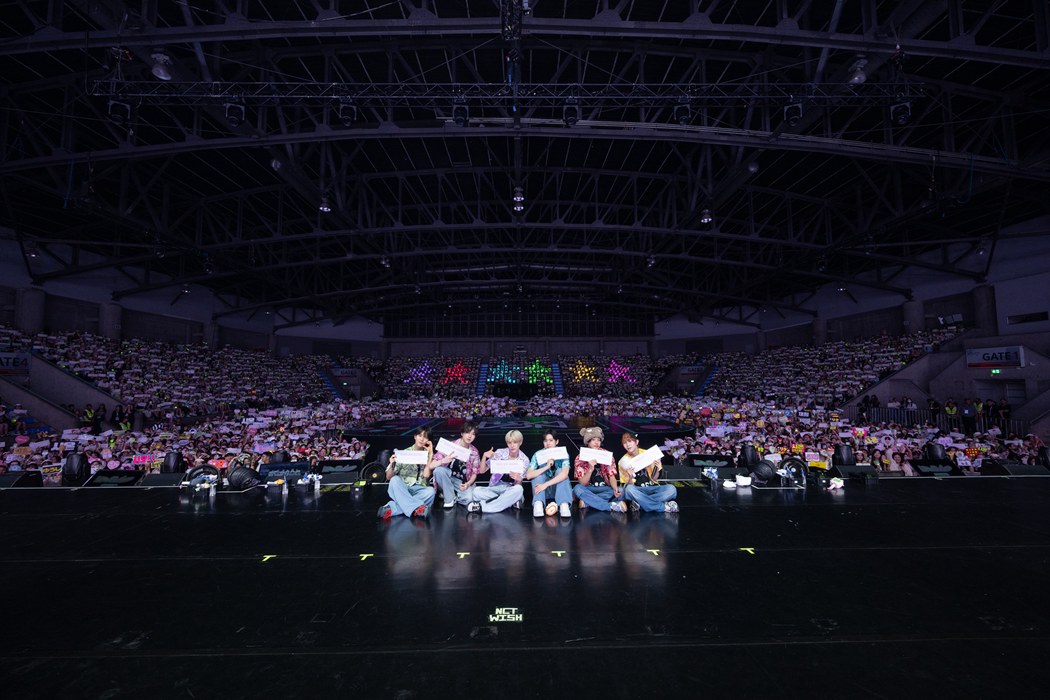 Hello_asian's tweet image. "NCT WISH (เอ็นซีที วิช) ล็อกอินสู่หัวใจแฟนชาวไทยได้สำเร็จ พร้อมส่งมอบพลังแห่งความหวังอันสดใส
ครั้งแรกในประเทศไทยกับ 2025 NCT WISH ASIA TOUR LOG in BANGKOK บัตรหมดเกลี้ยงรวมผู้ชม 5,000 คน !"
#NCTWISH #LOGin #NCTWISH_LOGin #NCTWISH_ASIA_TOUR #NCTWISH_LOGinBANGKOK #SMTrue