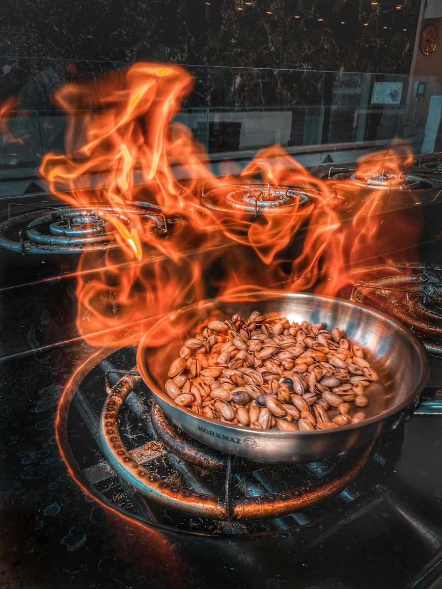 uncommonkitchen's tweet photo. Common Kitchen Mistakes &amp; Easy Fixes 👩‍🍳🔥 

https://t.co/i1trV0si3G

Using High Heat for Everything

Mistake: Cranking the heat too high can burn food fast.

💡Tip: Learn your heat zones—low for simmering, medium for sautéing, high for searing 

#CookingTips #KitchenMistakes https://t.co/NLLiSuStcZ