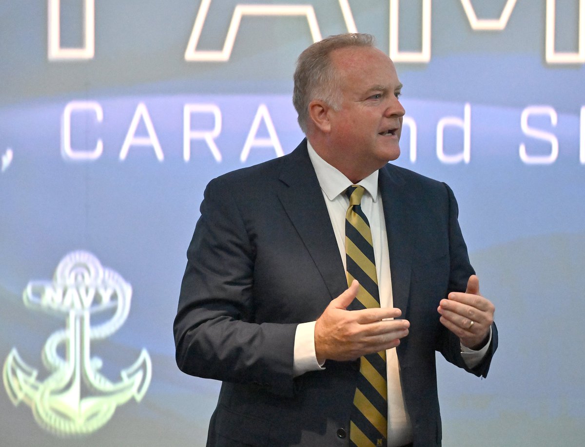 Bill Wagner (@bwagner_capgaz) on Twitter photo During his second day on the job, newly-appointed <a href="/NavyAthletics/">Navy Athletics</a> director Michael Kelly was formally introduced to the people he will lead. Employees of the Naval Academy Athletic Association extended a warm welcome to their new boss.
capitalgazette.com/2025/06/24/nav… During his second day on the job, newly-appointed <a href="/NavyAthletics/">Navy Athletics</a> director Michael Kelly was formally introduced to the people he will lead. Employees of the Naval Academy Athletic Association extended a warm welcome to their new boss.
capitalgazette.com/2025/06/24/nav…