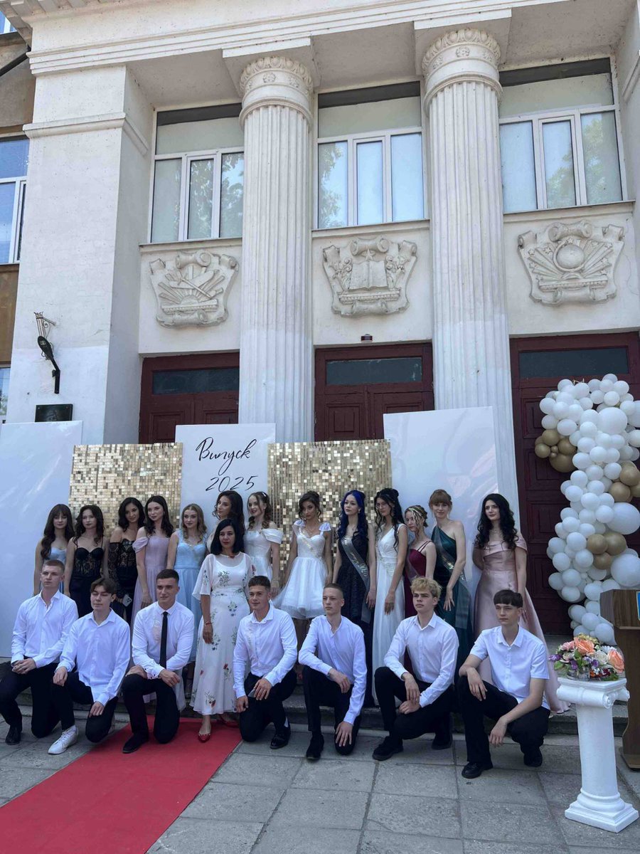 UNICEF_UA's tweet image. One day - a place of celebration for school graduation. The next day - just rubble, 3 people reported killed and more injured.

Lyceum No. 1 in Bilhorod-Dnistrovskyi was the eighth educational facility reported damaged by attacks in #Odesa oblast this week.
