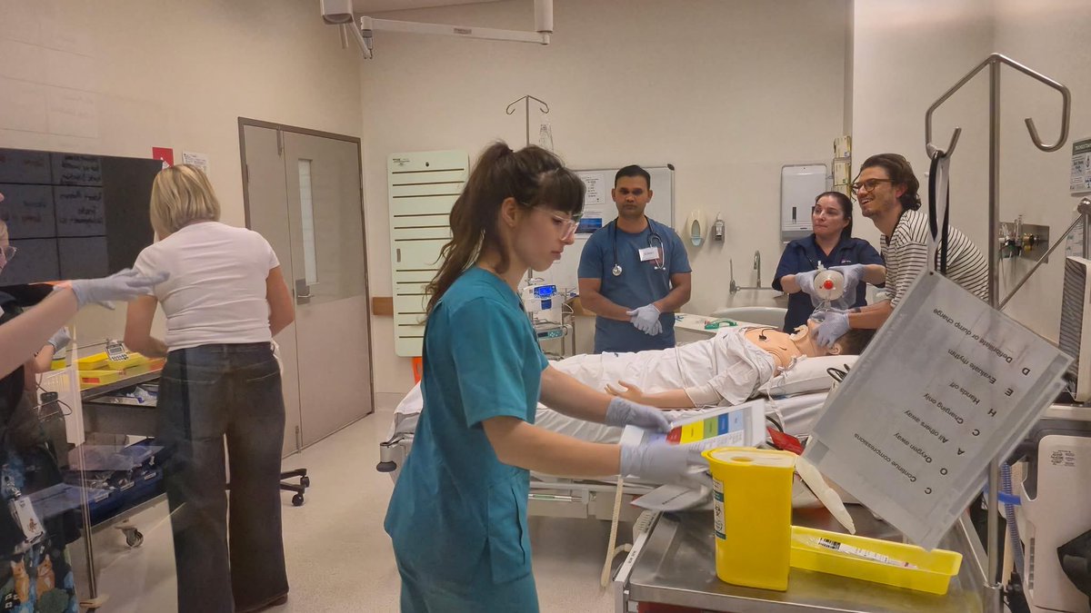 NewcastleICU's tweet photo. 💎𝗠𝗮𝘀𝘁𝗲𝗿𝗶𝗻𝗴 𝗗𝗶𝗳𝗳𝗶𝗰𝘂𝗹𝘁 𝗔𝗶𝗿𝘄𝗮𝘆𝘀 𝗶𝗻 𝗜𝗖𝗨💎 
With @NewcastleSim this week's ICU participants engaged in:
✔️Managing airway emergencies
✔️Simplifying complex decision-making
✔️Enhancing patient safety outcomes
✔️Use of cognitive aids like Vortex approach https://t.co/dwMw2CfoZq