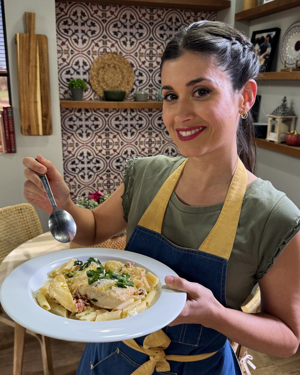 lacuinademorera's tweet photo. 🍗 El #pollastre #MarryMe entra per la boca i arriba directe al ❤️.
Amb #tomaca seca 🍅, #parmesà i un toc d’#alfàbega, este plat no només conquista: enamora. Si el cuines... prepara’t per a que et diguen “sí, vull”!
15:25 h | #LaCuinaDeMorera | @apunt_media https://t.co/RJNeeAbW1h