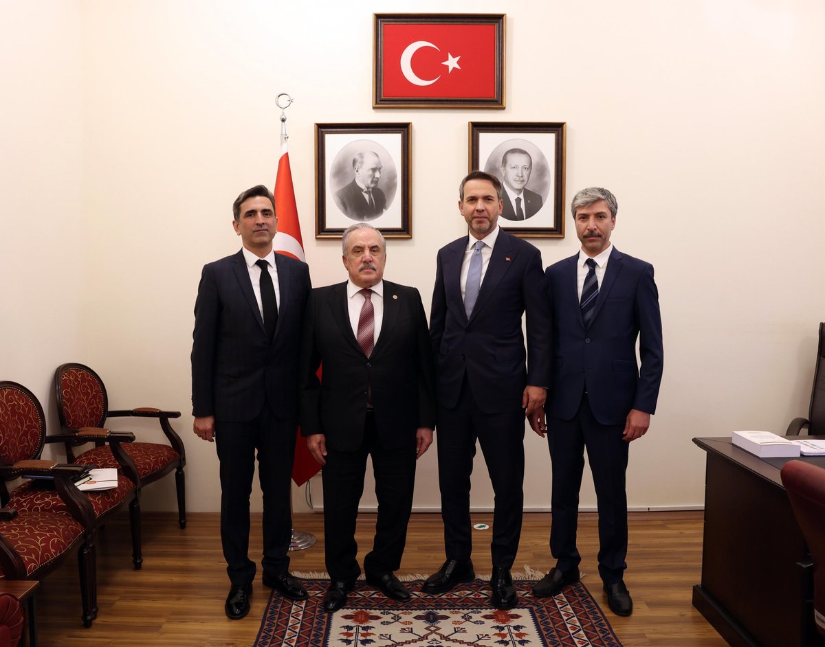 M. Salim ENSARİOĞLU (@salimensarioglu) on Twitter photo Enerji ve Tabii Kaynaklar Bakanımız Sayın Alparslan Bayraktar’ı makamında ziyaret ettik.
Misafirperverliği, ilgisi ve nezaketi için kendisine teşekkür ederiz.
<a href="/aBayraktar1/">Alparslan Bayraktar</a> <a href="/TCEnerji/">T.C. Enerji ve Tabii Kaynaklar Bakanlığı</a> Enerji ve Tabii Kaynaklar Bakanımız Sayın Alparslan Bayraktar’ı makamında ziyaret ettik.
Misafirperverliği, ilgisi ve nezaketi için kendisine teşekkür ederiz.
<a href="/aBayraktar1/">Alparslan Bayraktar</a> <a href="/TCEnerji/">T.C. Enerji ve Tabii Kaynaklar Bakanlığı</a>