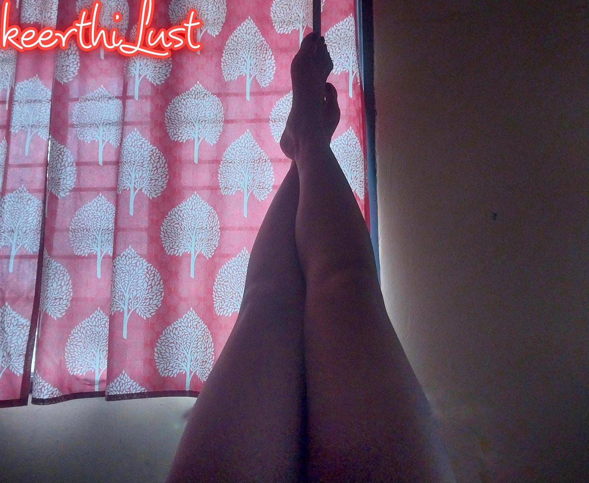 Who wants to worship my séxy legs 😍