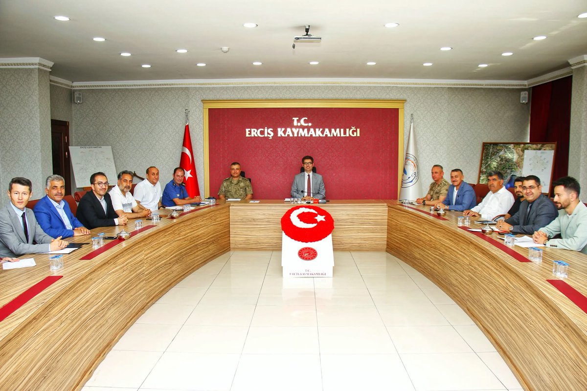 15 Temmuz Demokrasi ve Milli Birlik Günü hazırlıkları kapsamında değerlendirme ve istişare toplantısı Kaymakamımız Sn. <a href="/karaloglu_murat/">Murat KARALOĞLU</a>  Başkanlığında  yapıldı. Toplantıya Şube Başkanımız <a href="/kurbaniozdas/">Kurbani Özdaş</a> 'da katıldı. 🌙

<a href="/Kizilay/">Türk Kızılay</a> 
<a href="/FatmaMericYlmaz/">Prof. Dr. Fatma Meriç Yılmaz</a>