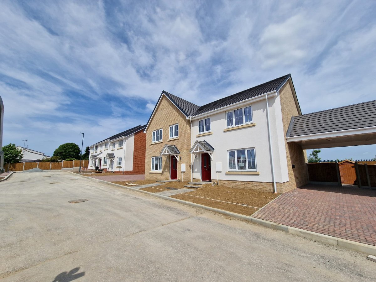 𝐋𝐨𝐨𝐤𝐢𝐧𝐠 𝐟𝐨𝐫 𝐞𝐚𝐬𝐲 𝐜𝐨𝐦𝐦𝐮𝐭𝐞𝐬 &amp; 𝐠𝐫𝐞𝐚𝐭 𝐥𝐨𝐜𝐚𝐥 𝐚𝐦𝐞𝐧𝐢𝐭𝐢𝐞𝐬?

Bowers Close offers
🛍️ Local shops &amp; leisure centre
🚉 Quick links to London
🚗 Fast access to A13, A127 &amp; A130

semprahomes.co.uk/developments/b…

#buildingabrighterfuture #pitsea #sharedownership