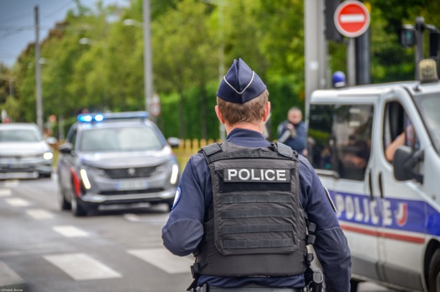 🔴 Douai : Un migrant pakistanais armé d’un couteau attaque un passant et un policier en criant « Allah Akbar » 

→ Plus d'informations en cliquant ici : actuforcesdelordre.fr/2025/06/25/dou… 

#ACTUFDO