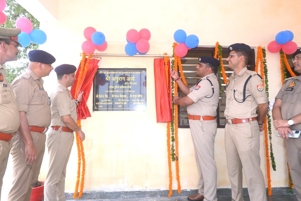 bstvlive's tweet image. 🚨बरेली : डंपिंग यार्ड का SSP अनुराग आर्य ने किया उद्घाटन🚨

🚓 थानों में खड़े लावारिस वाहनों का यार्ड में होगा निस्तारण
🚗 सीज, लावारिस वाहनों को डंपिंग यार्ड में खड़ा किया जाएगा
📍 इज्जत नगर थाना क्षेत्र के पीलीभीत रोड पर है डंपिंग यार्ड

#Bareilly #DumpingYard #SSPAnuragArya