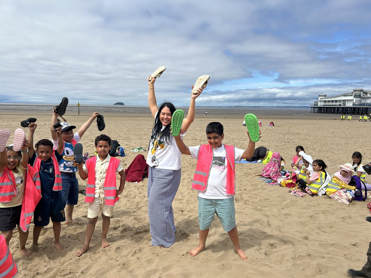 Miss Rukhsar (@misshrukhsar) on Twitter photo <a href="/MissLewisconway/">Miss LewisConway</a> and her crew are ready to take on the seagulls 😭<a href="/MissKennedy2201/">Miss Kennedy</a> <a href="/MissJConway1/">MissJConway</a> <a href="/MissLewisconway/">Miss LewisConway</a> and her crew are ready to take on the seagulls 😭<a href="/MissKennedy2201/">Miss Kennedy</a> <a href="/MissJConway1/">MissJConway</a>
