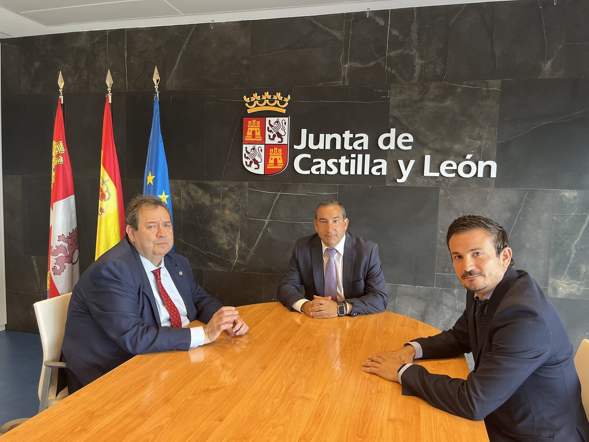 Desde la <a href="/jcyl/">Junta de Castilla y León</a> animamos a las empresas y comercios de #Salamanca a adherirse al #Carné60CyL : tiene ventajas para las personas mayores e incentiva el comercio de proximidad. Gracias <a href="/camsalamanca/">Cámara de Salamanca</a> y <a href="/CES_Salamanca/">CES</a> por promocionarlo